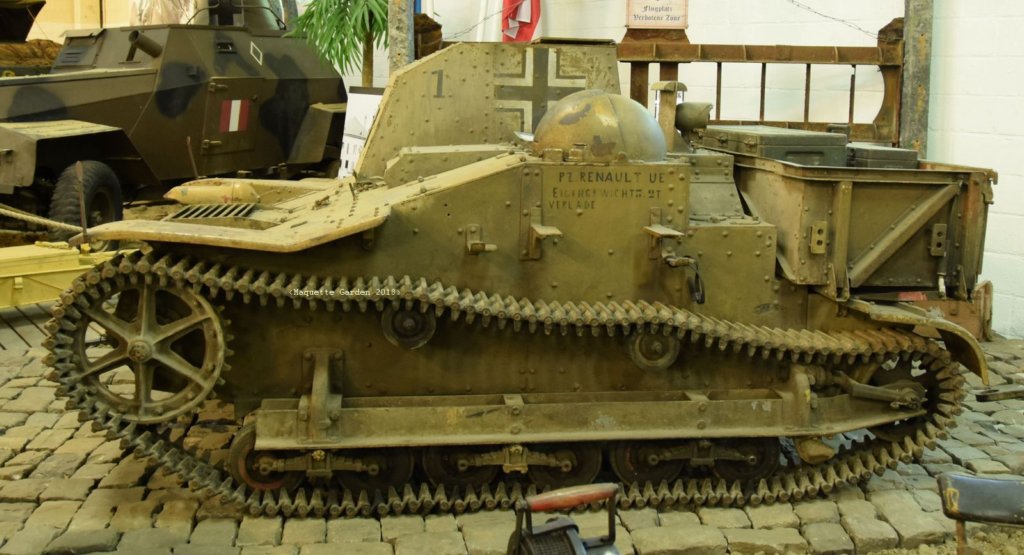 chenilletterenaultueall25.jpg